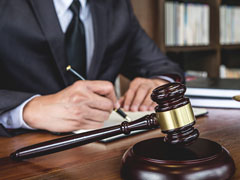 <b>挪用資金罪與挪用公款罪的區別——上海刑事辯護律師視角</b>